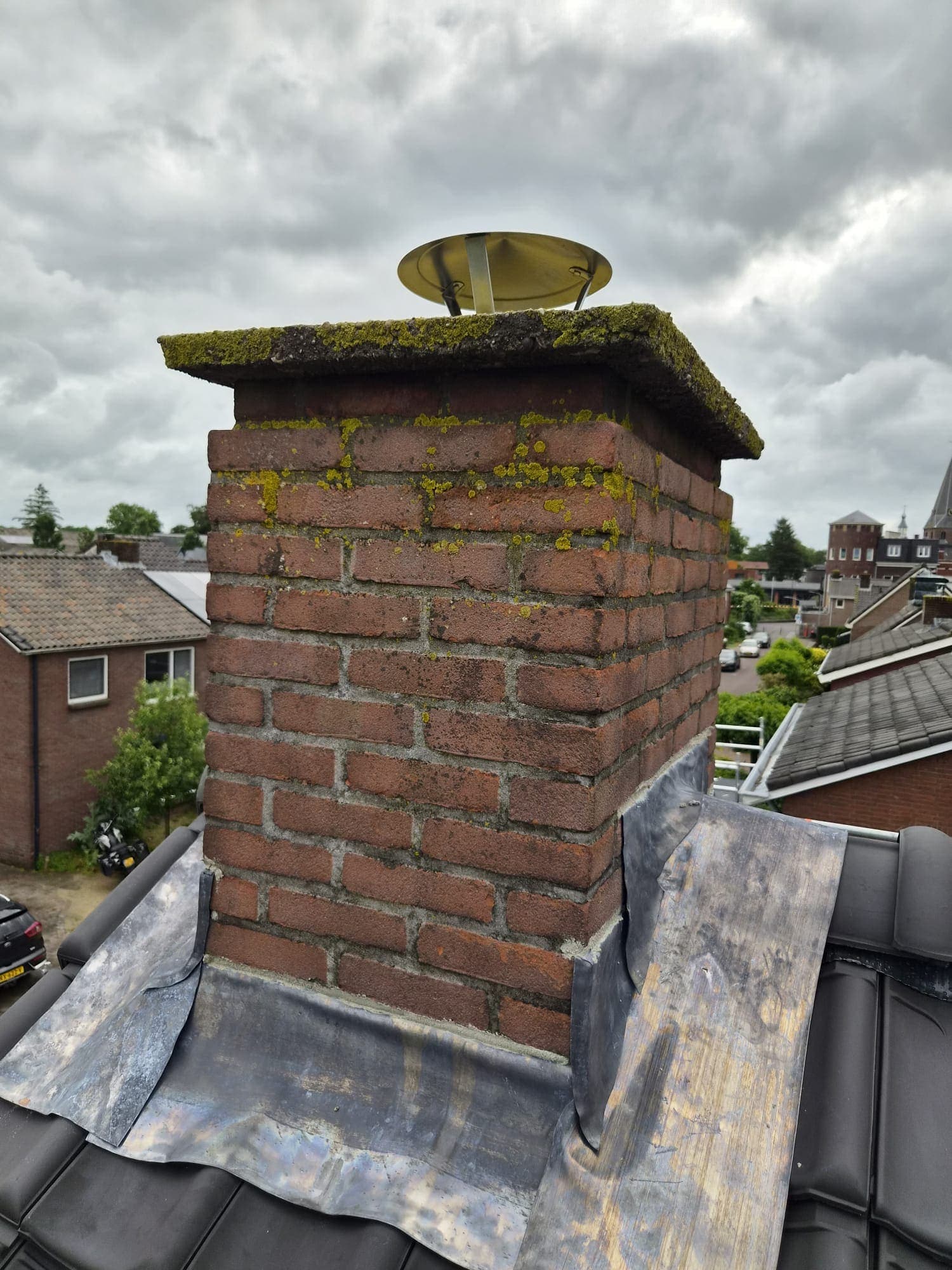 Nieuw loodwerk op een dak
